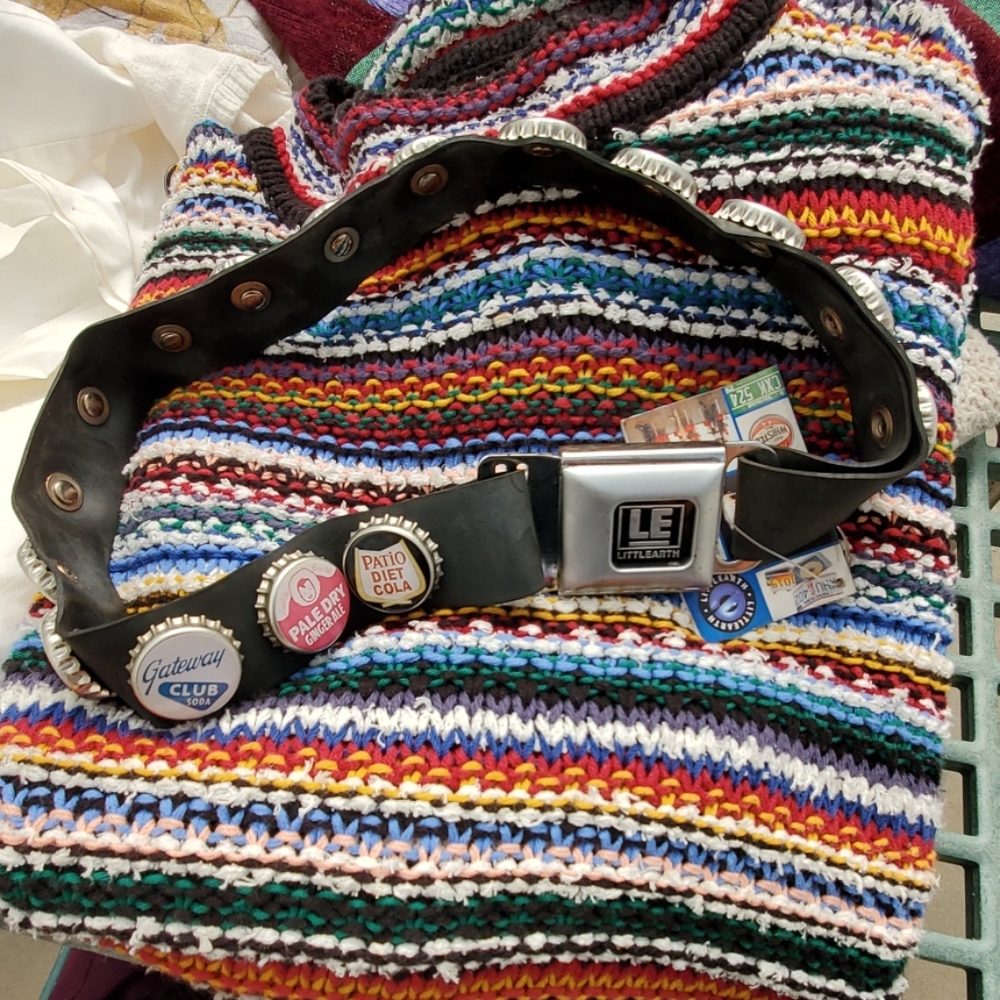 LITTLE EARTH VINTAGE BOTTLE CAP BELT SIZE XS